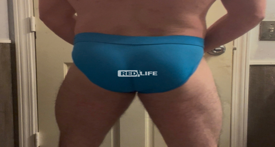 Straight guy available to please