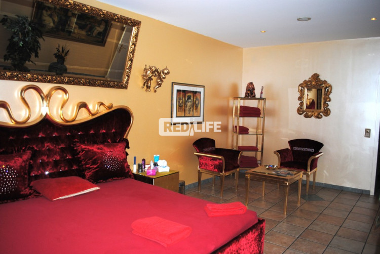 Bellaroma elite studio escort job